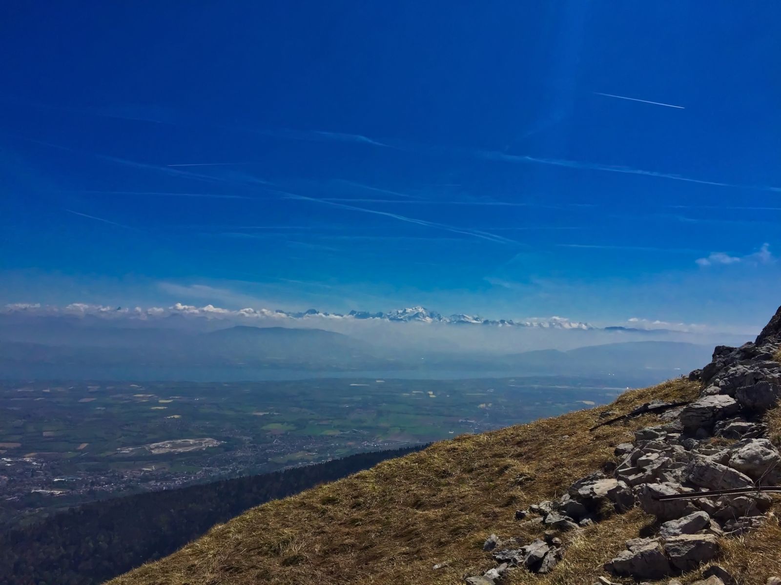 views of the Montblanc and Geneva region from Montrond
